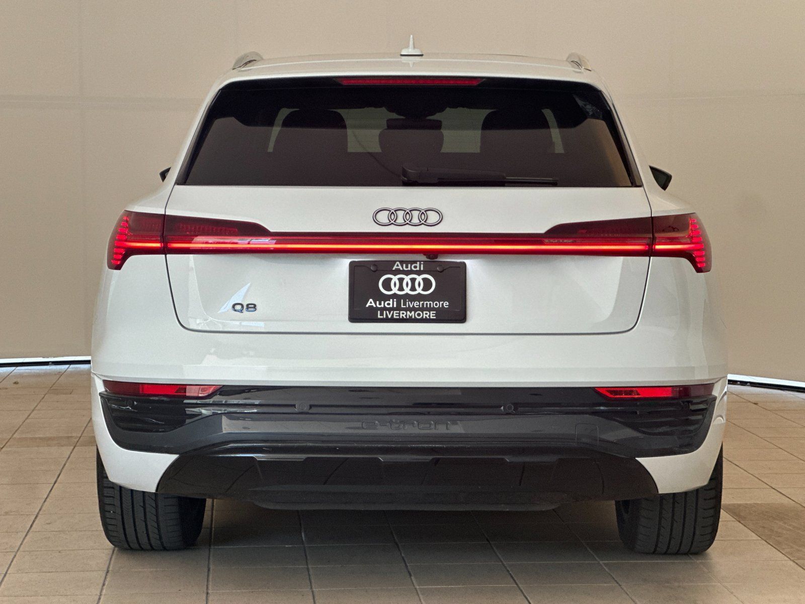 Used 2024 Audi Q8 e-tron Premium Plus w/ Premium Plus Package AWD/4WD image 5