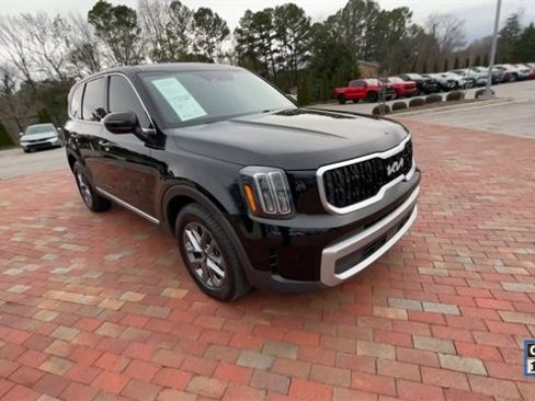 Used 2023 Kia Telluride LX image 3