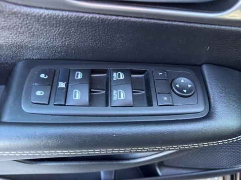 Used 2025 Chrysler Voyager LX image 11