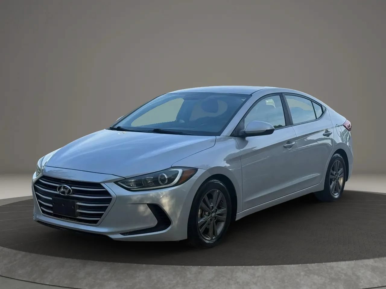 Used 2018 Hyundai Elantra SEL FWD image 2