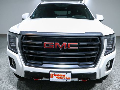 Used 2023 GMC Yukon AT4 w/ Technology Package AWD/4WD image 4