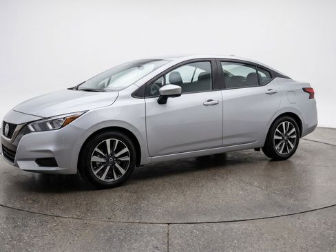 Used 2025 Nissan Versa SV image 3