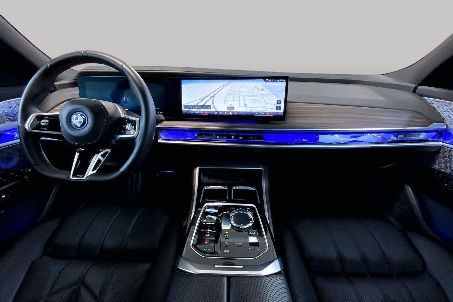 Used 2023 BMW i7 xDrive60 w/ Executive Package 2 AWD/4WD image 15