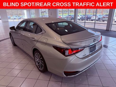 Certified 2025 Lexus ES 300h Ultra Luxury w/ Accessory Package (Z1) image 5