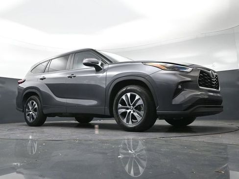 Used 2024 Toyota Highlander XLE image 36