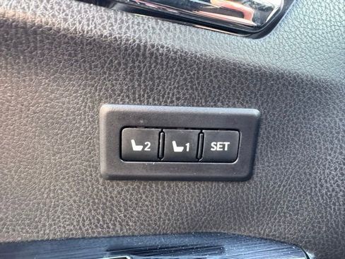 Used 2018 Toyota RAV4 Limited AWD/4WD image 18