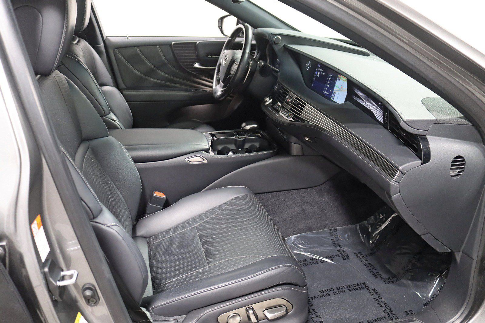 Used 2018 Lexus LS 500h AWD w/ Accessory Package (Z2) image 33