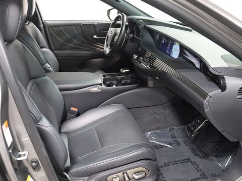 Used 2018 Lexus LS 500h AWD w/ Accessory Package (Z2) image 33
