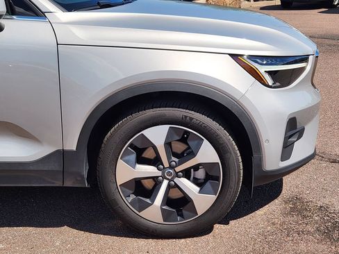 Used 2025 Volvo XC40 B5 Plus AWD/4WD image 29