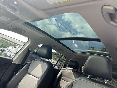 Used 2019 Volkswagen Tiguan SE w/ Panoramic Sunroof Package FWD image 10