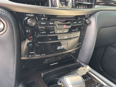 Used 2019 Lexus LX 570 4WD image 22