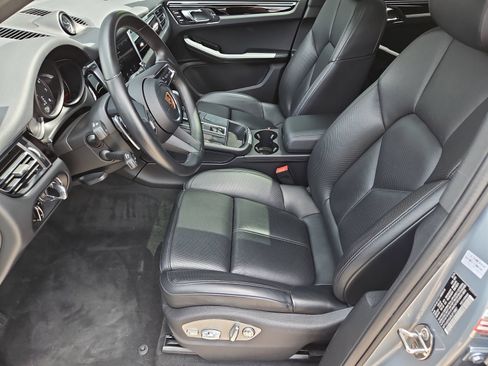 Used 2024 Porsche Macan AWD/4WD image 12