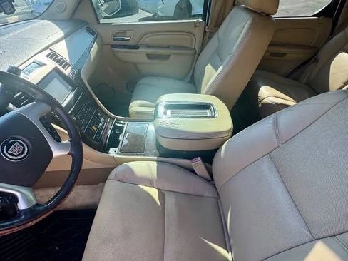 Used 2013 Cadillac Escalade Premium image 12