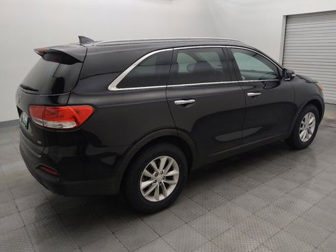 Used 2018 Kia Sorento LX image 10