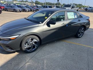 Used 2025 Hyundai Elantra Sport video 1