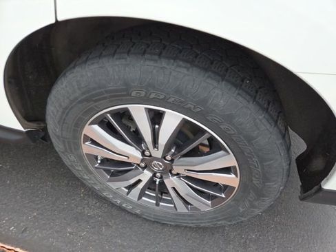 Used 2019 Nissan Pathfinder SV image 6