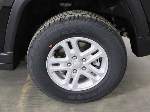 New 2025 Jeep Grand Cherokee Laredo image 44