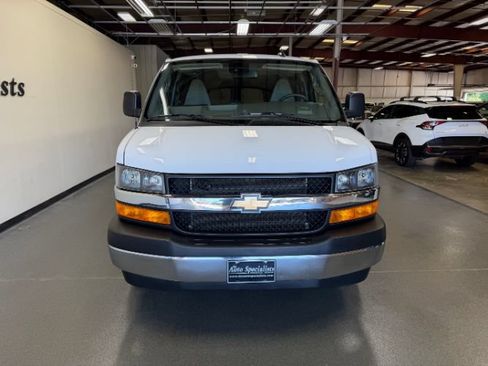 Used 2024 Chevrolet Express 3500 LT w/ LT Preferred Equipment Group RWD image 8