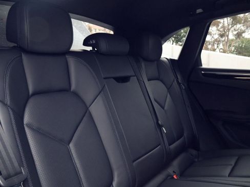 New 2026 Porsche Macan image 23