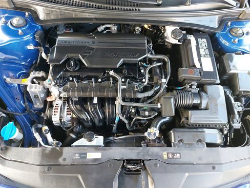 Used 2022 Hyundai Elantra Limited w/ Preferred Accessory Package image 31