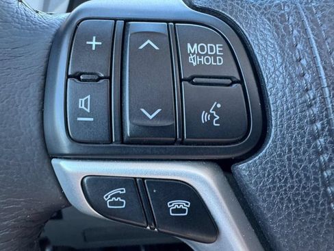Used 2017 Toyota Sienna XLE FWD image 18