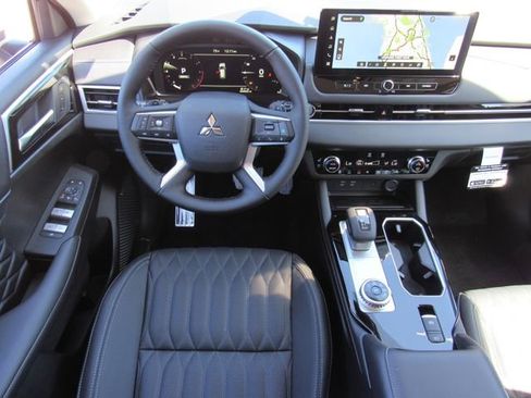 New 2026 Mitsubishi Outlander SEL FWD image 18