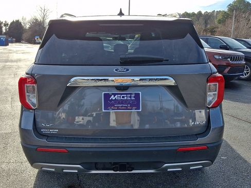 Used 2021 Ford Explorer XLT w/ Equipment Group 202A image 5