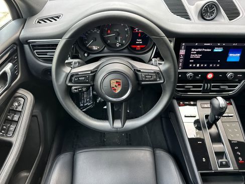 Certified 2025 Porsche Macan AWD/4WD image 15