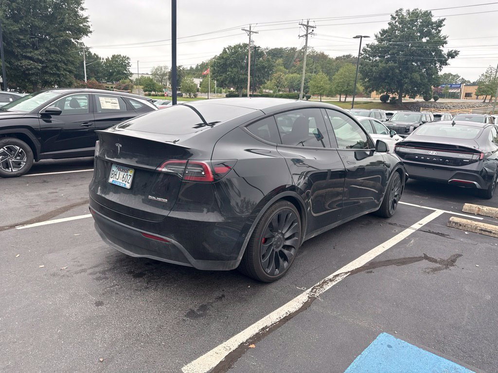 Used 2022 Tesla Model Y Performance AWD/4WD image 11