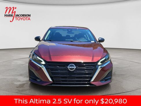 Used 2025 Nissan Altima 2.5 SV FWD image 3