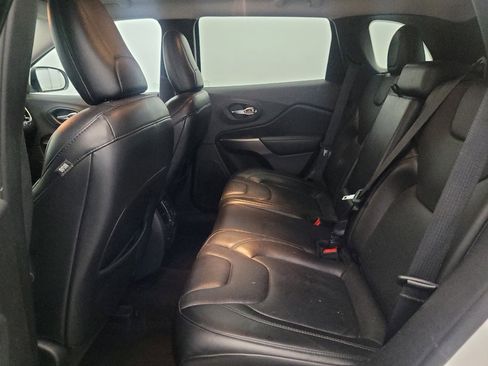 Used 2020 Jeep Cherokee Limited image 18