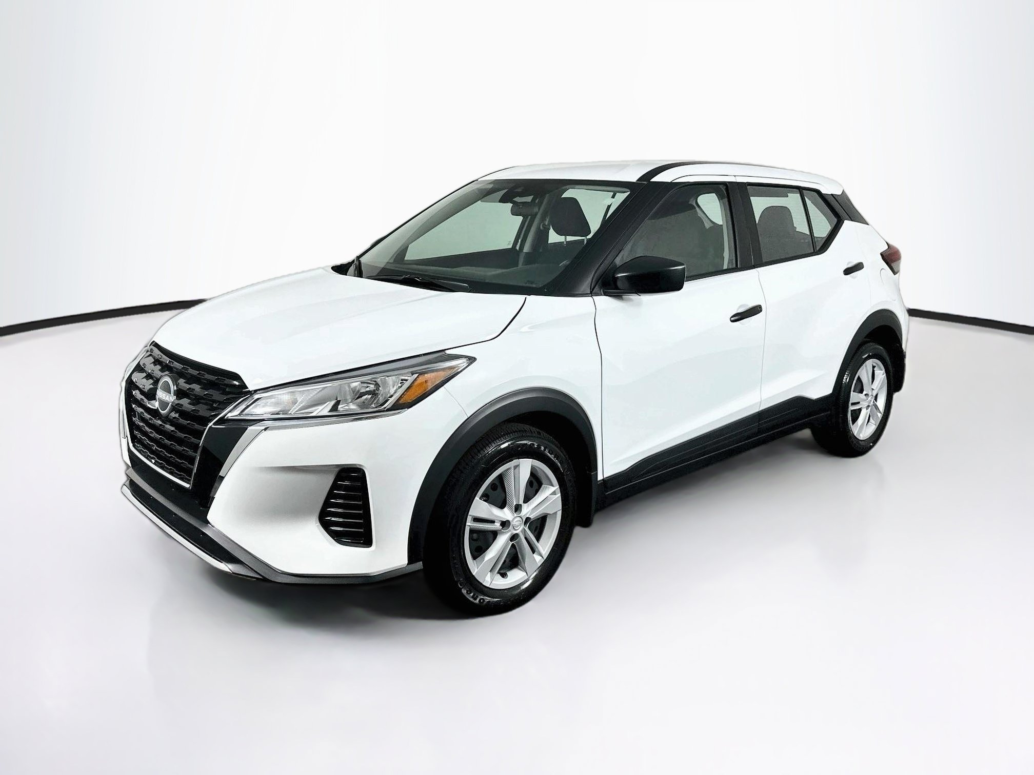 Used 2025 Nissan Kicks Play S FWD image 3