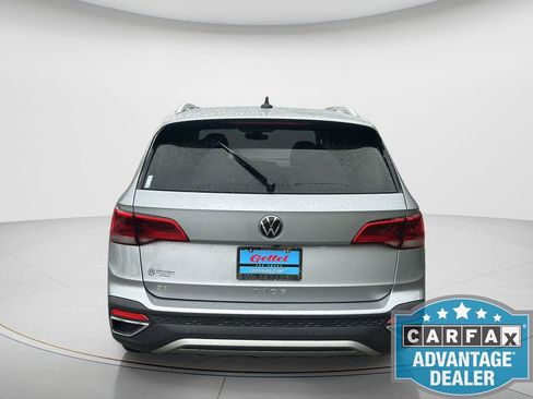 Used 2024 Volkswagen Taos SE image 4