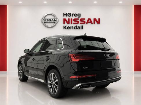 Used 2023 Audi Q5 2.0T Premium Plus w/ Premium Plus Package AWD/4WD image 2