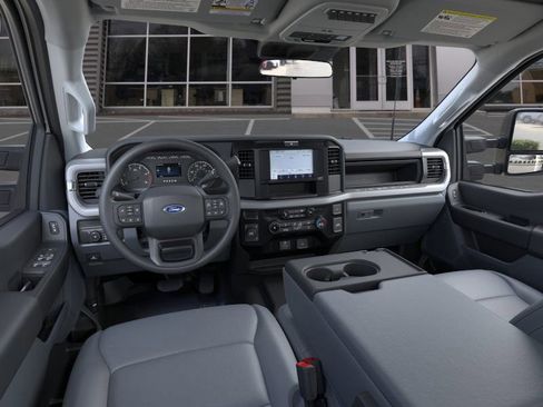New 2025 Ford F550 4x4 SuperCab Super Duty image 9