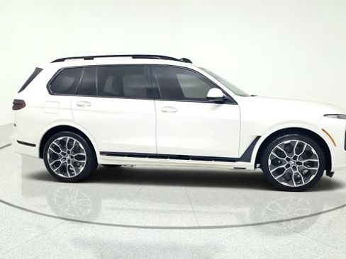 Used 2025 BMW X7 xDrive40i w/ M Sport Package AWD/4WD image 10