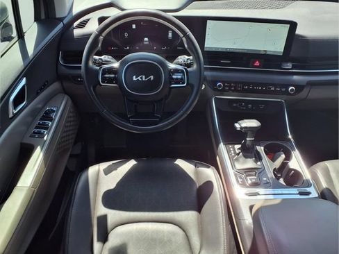 Used 2025 Kia Carnival SX FWD image 5