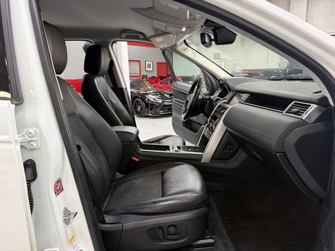 Used 2018 Land Rover Discovery Sport SE AWD/4WD image 19