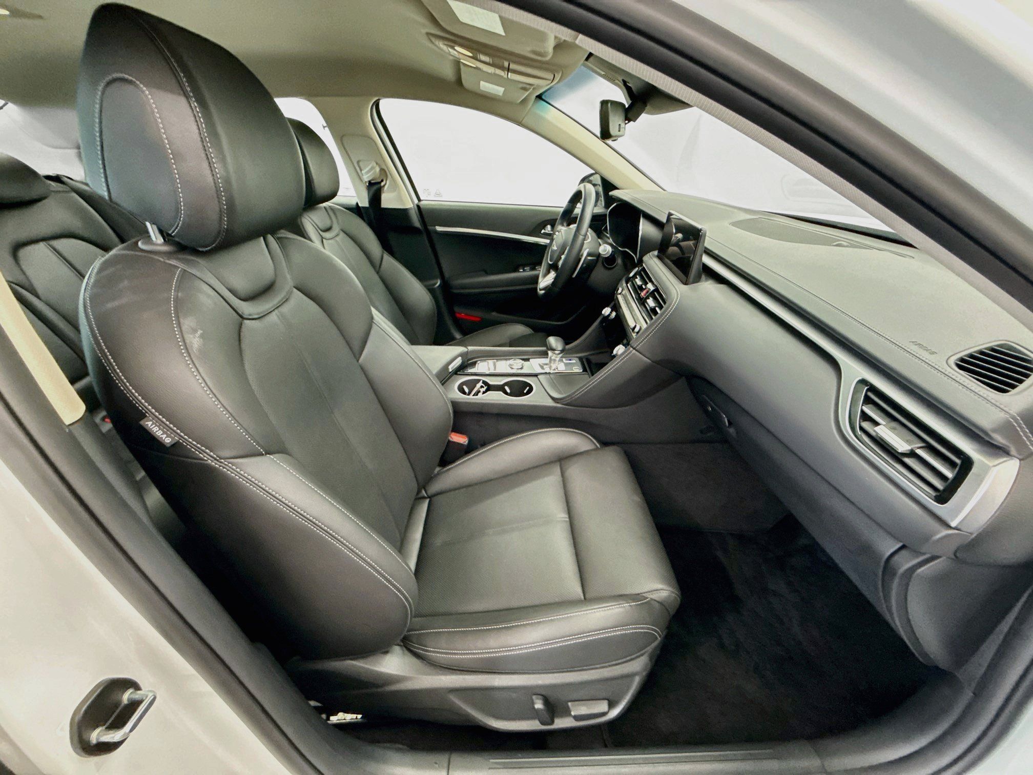 Used 2026 Genesis G70 2.5T RWD image 32