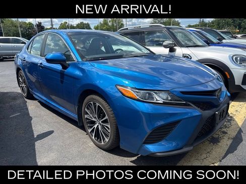 Used 2019 Toyota Camry SE FWD image 3