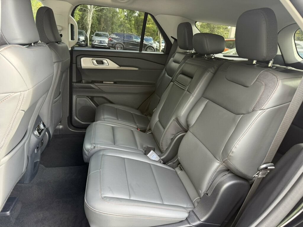 Used 2026 Ford Explorer Active w/ Active Comfort Package RWD image 8