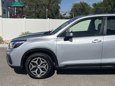 Used 2020 Subaru Forester Premium w/ Popular Package #1 AWD/4WD image 2