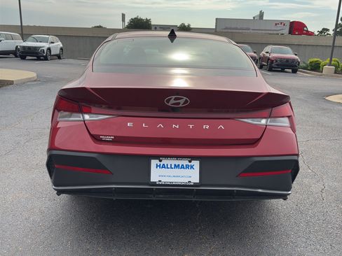 Used 2024 Hyundai Elantra SEL FWD image 6