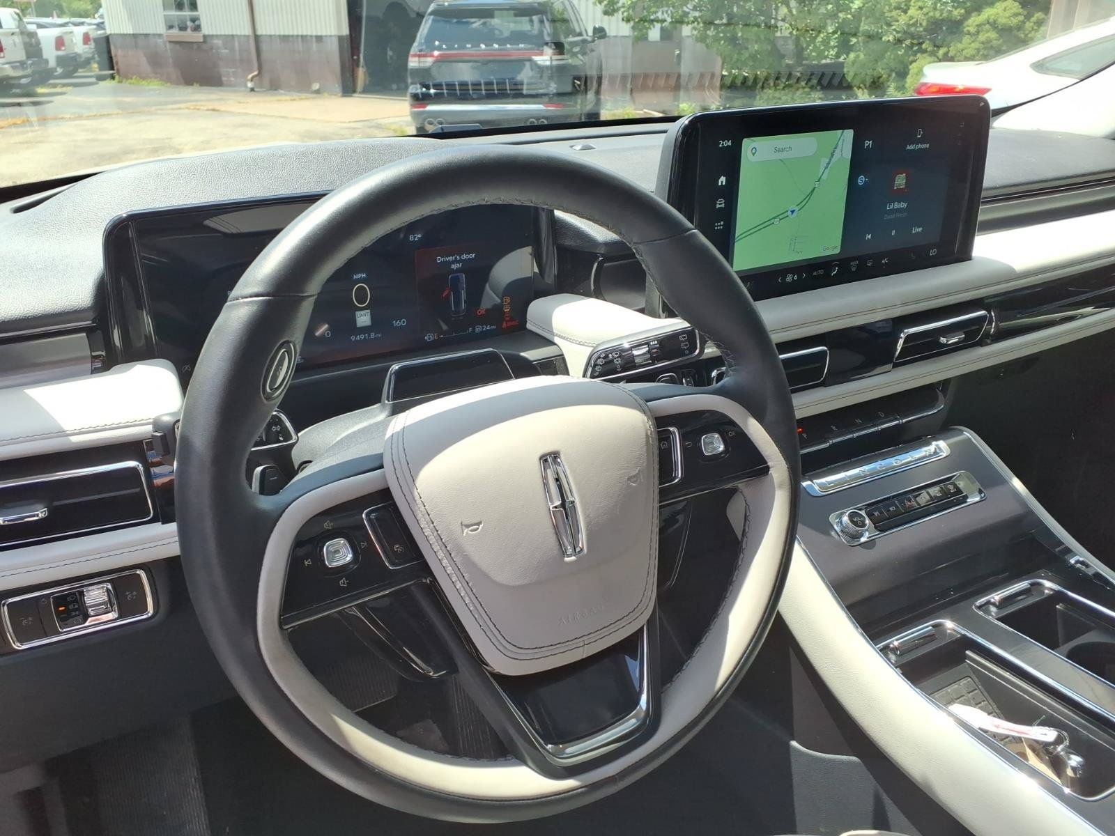 Used 2025 Lincoln Aviator AWD image 6