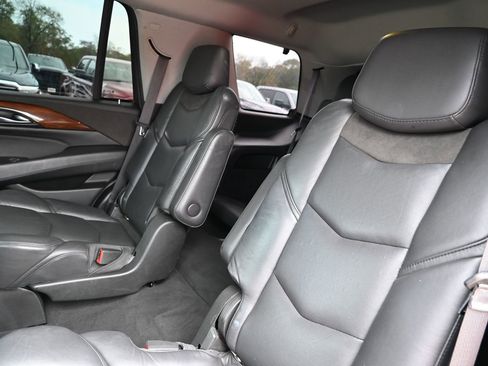 Used 2020 Cadillac Escalade Luxury image 24
