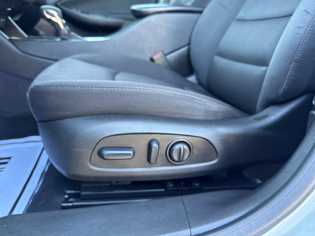 Used 2024 Chevrolet Malibu LT FWD image 17