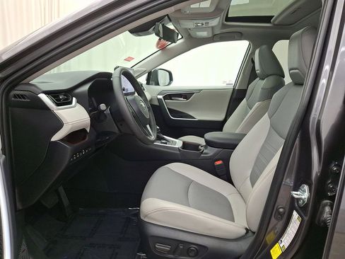 Used 2024 Toyota RAV4 Limited image 17