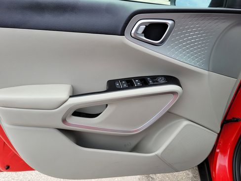 Used 2022 Kia Soul LX w/ Technology Package FWD image 25