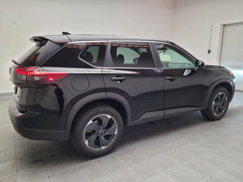 Used 2024 Nissan Rogue SV image 10