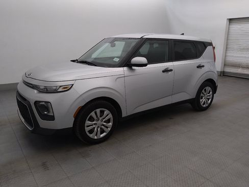 Used 2020 Kia Soul LX FWD image 2